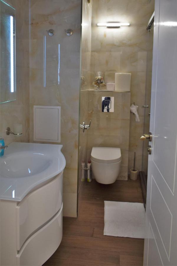 Top Center Apartment Gramophone With Private Parking Burgas Exterior photo